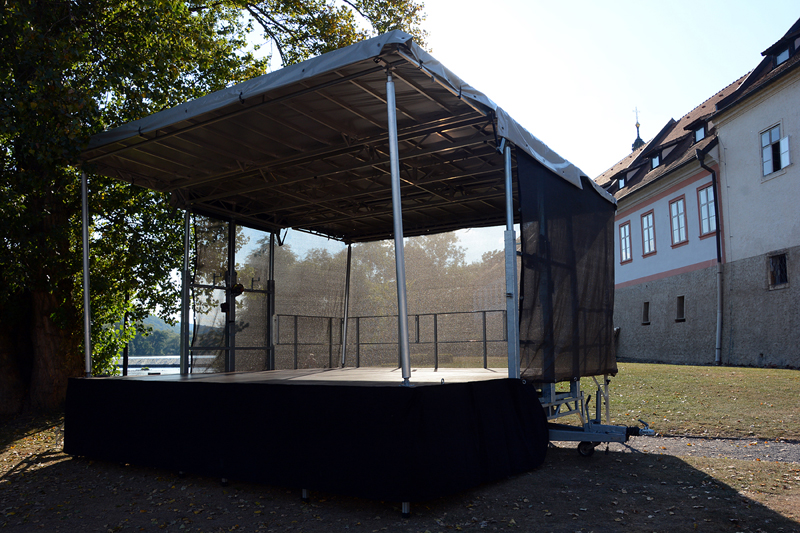 Pojízdné pódium