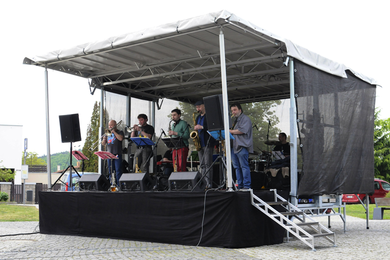 Pojízdné pódium