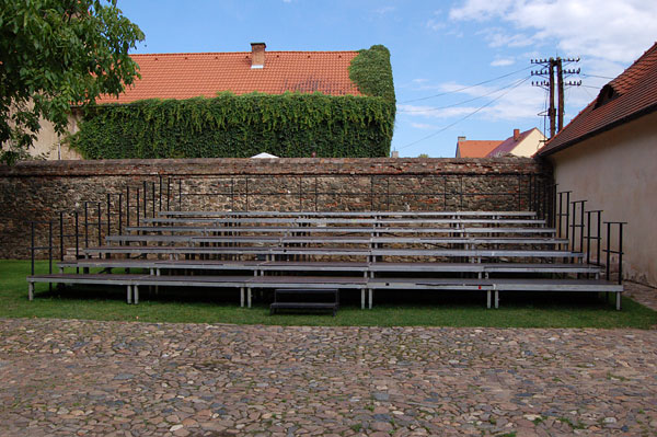 0003 - Tribuna bez zastřešení 01