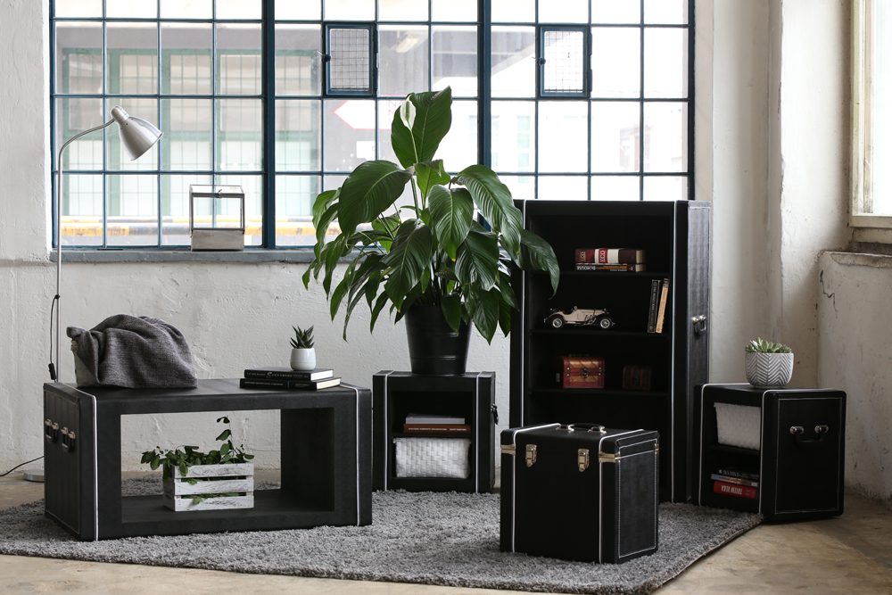 0008 - W1040 - Noční stolek - kůže