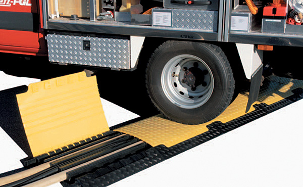 0001 - AH85002 - Defender III Cable crossover