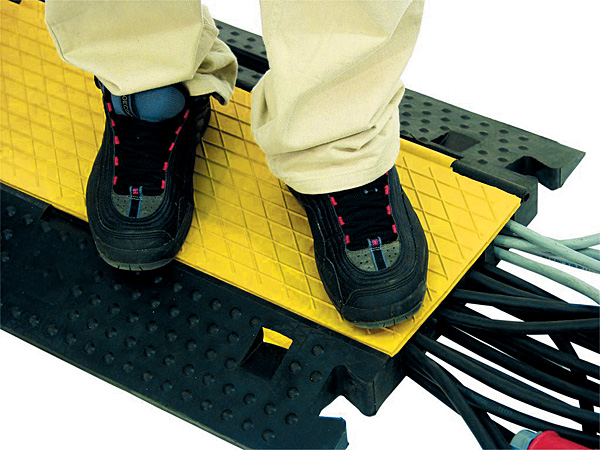 0001 - AH85002 - Defender III Cable crossover