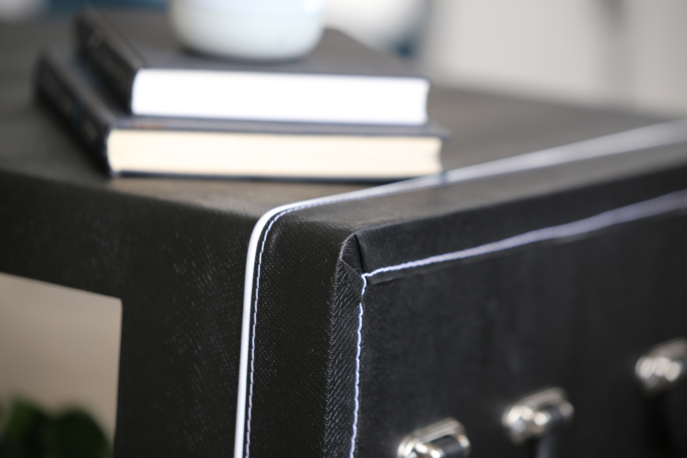 0008 - W1040 - Noční stolek - kůže